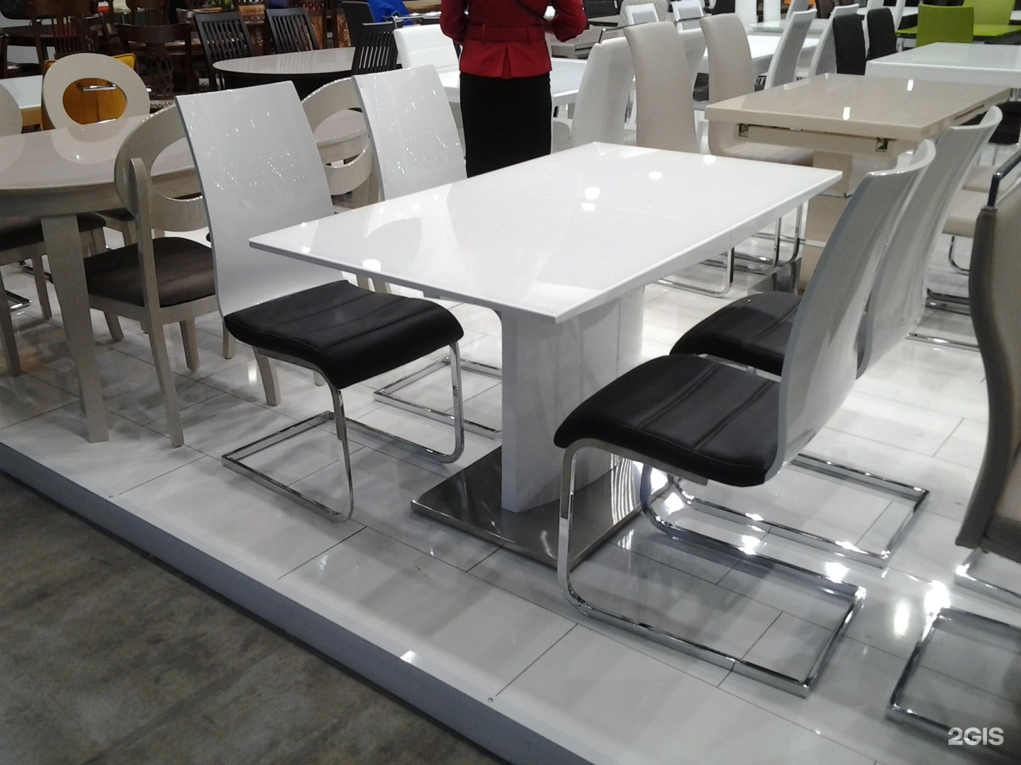 Мебель кит столы и стулья