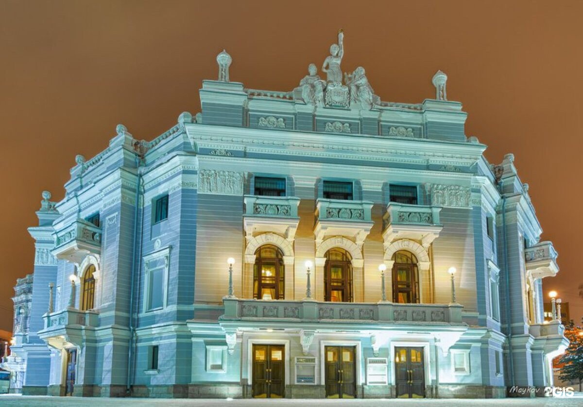Здание театра оперы и балета Екатеринбург