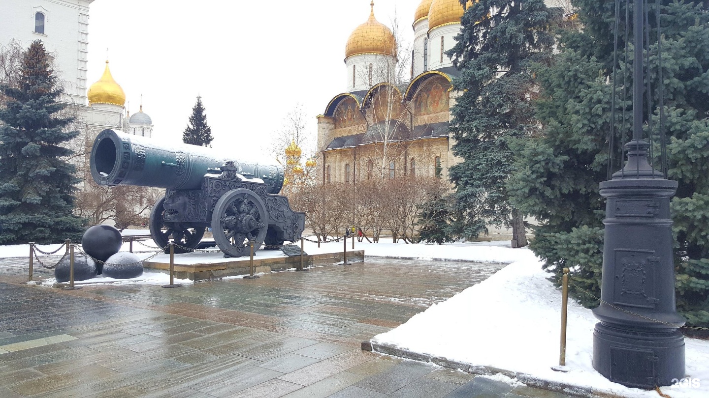 Кремль внутри царь пушка