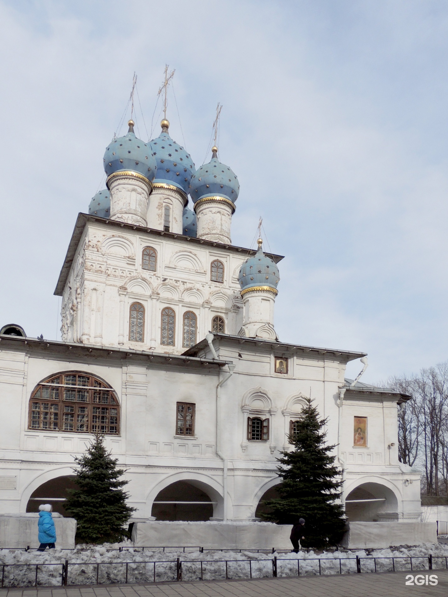 Храм казанской иконы божией матери в коломенском. Храм Божьей матери в Коломенском. Пятиглавая Казанская Церковь. Церковь Казанской иконы в Коломенском. Коломенский храм в Москве.