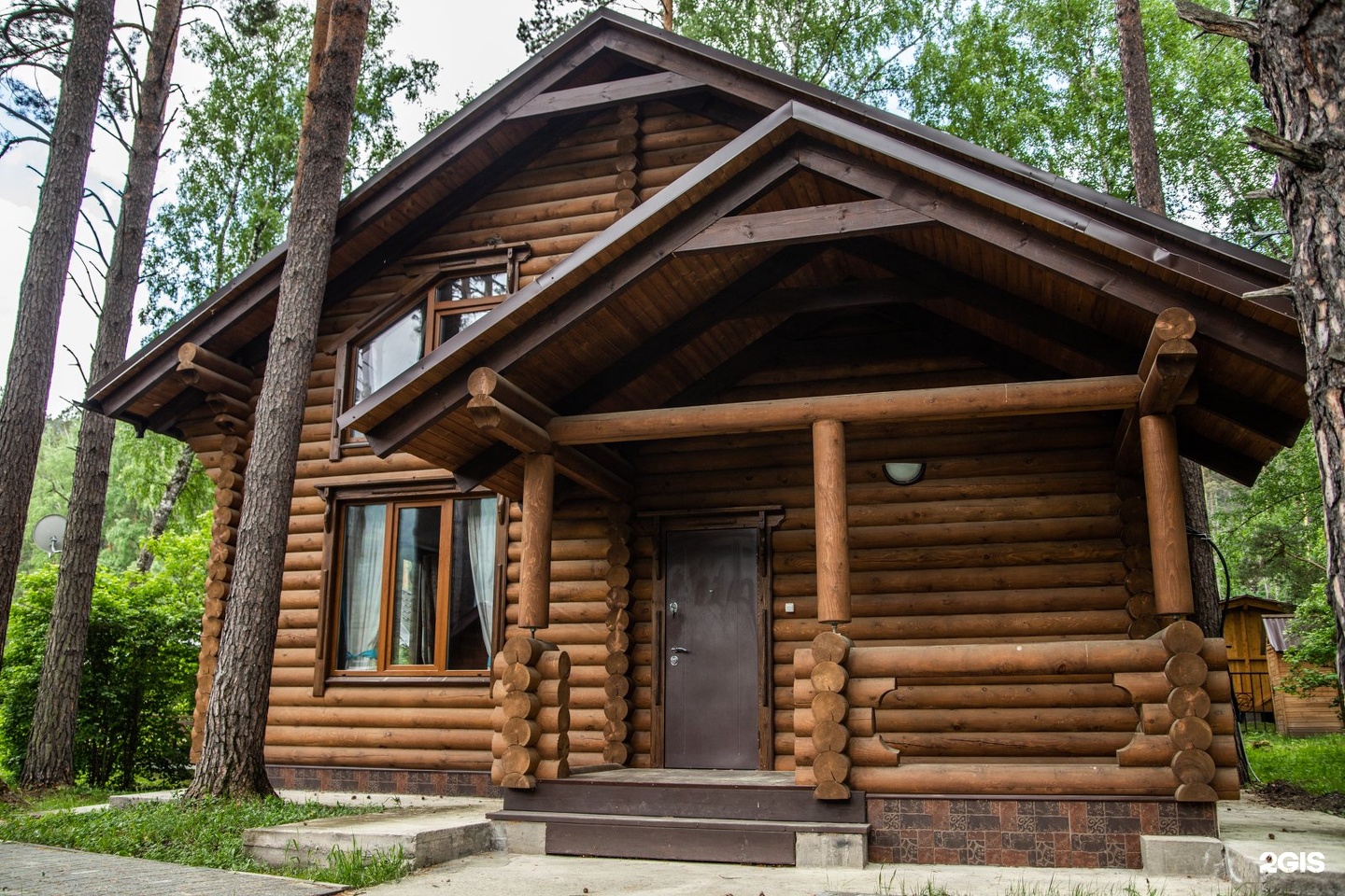 Алтайский дом фото. Грин парк сосна. Сосна отель Алтай. Грин парк Кедровый причал Красноярск. Кедр дача Манжерок.