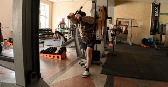 Gym bro энгельс. Джим бро Энгельс спортзал. Советский спортзал. Тренажёрный зал Советская Гостагаевская. Gymbro фитнес клуб.