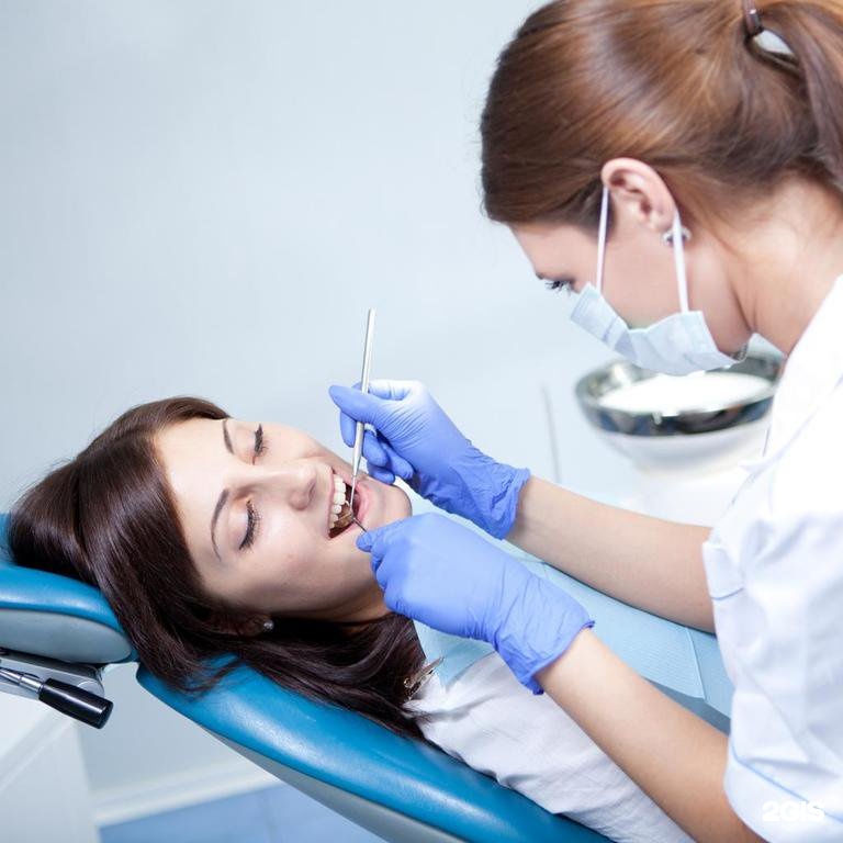 К какому врачу обращаться с губами. Заболеваемость полости рта. Осмотр стоматолога для определения состояния слизистой полости рта. Осмотр и полоскание полости рта.