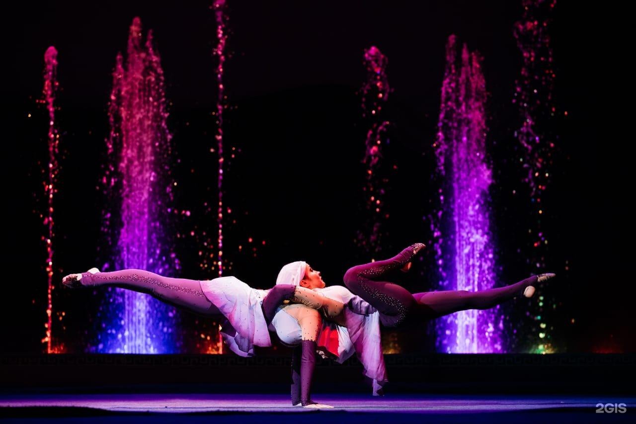 Цирк танцующих фонтанов Аквамарин. Шоу фонтанов в Москве Аквамарин. Цирк шоу Танцующие фонтаны. Танец в цирке.