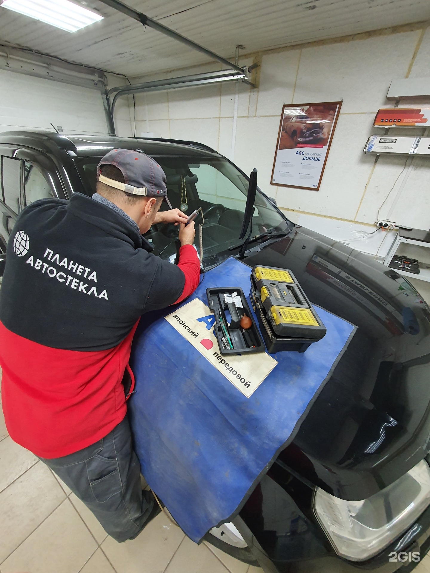 Планета автостекол. Автостекла. Склад автостекол. Автостекла Новосибирск. Планета автостекла Краснодар Воронежская 124.