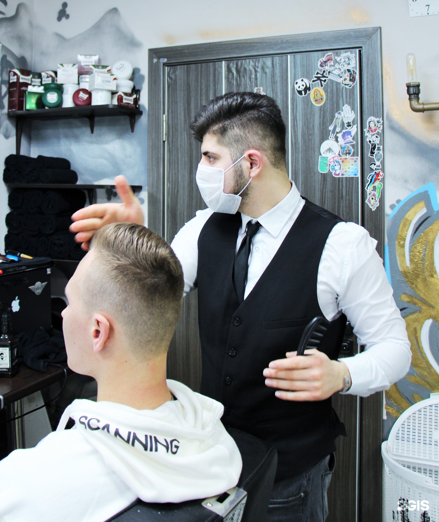 Добро барбершоп ярославль. Inside Barbershop Ярославль. Барбершоп прически с бородой. Мужская парикмахерская барбершоп. Brent барбершоп.