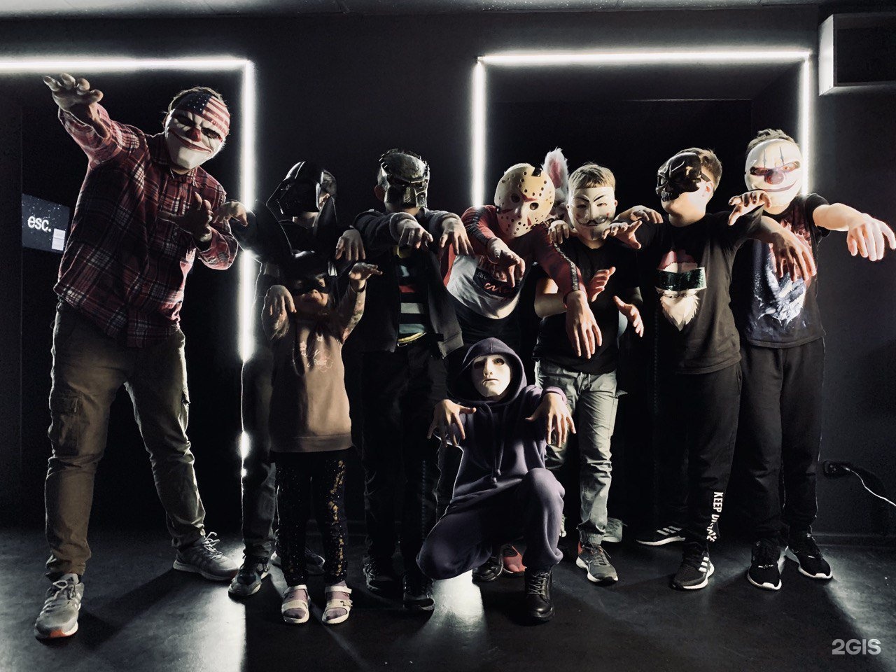 игровой клуб виртуальной реальности. Vr арена неон. виар комната. комната виртуальной реальности. клуб escape ижевск.