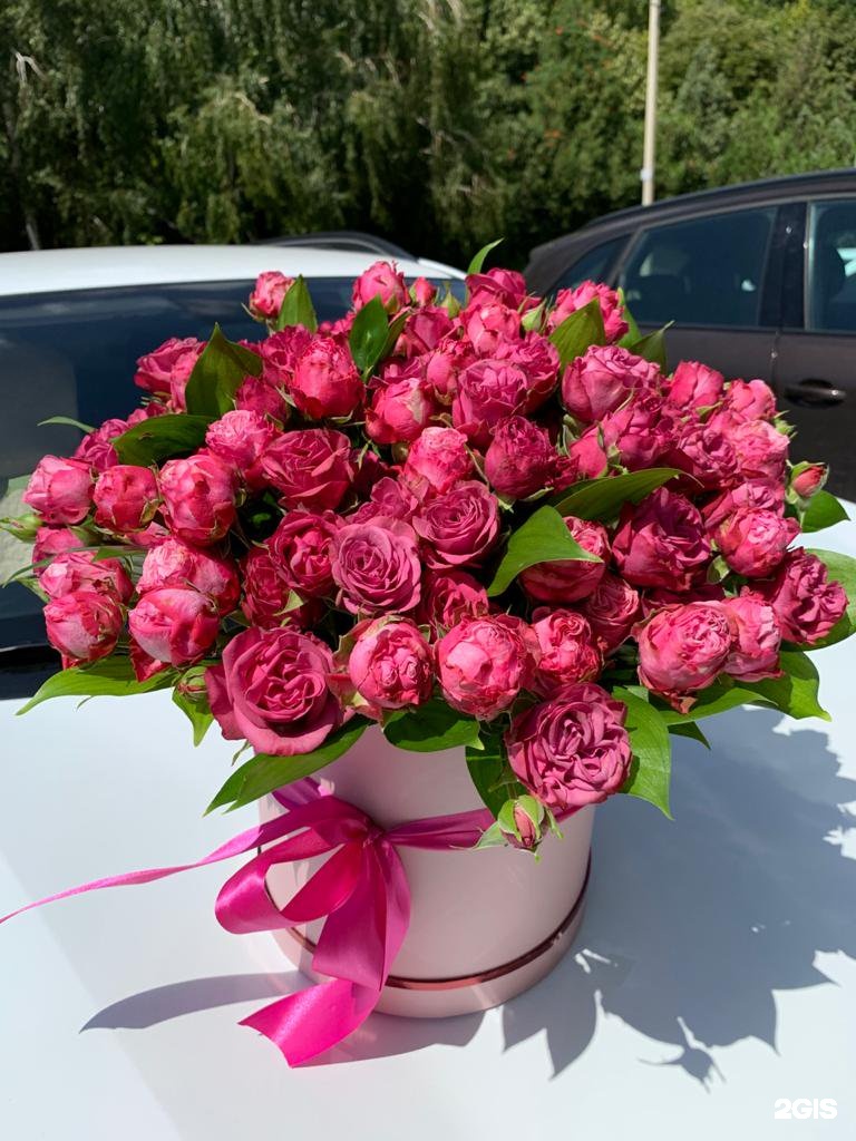 Цветочный магазин анапа. Цветочный магазин на Дериглазова. Фото букетов с розами на окне Курск Дериглазова.