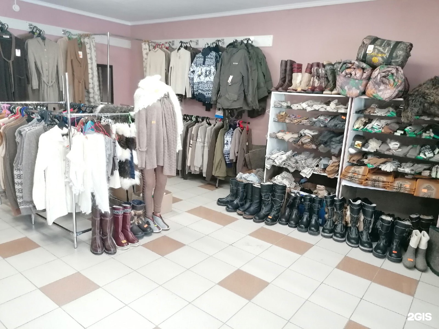 Караван одежда и обувь. Магазин одежды Караван в Самарканде. Караван одежды и обуви гипермаркет магазин. Караван одежда