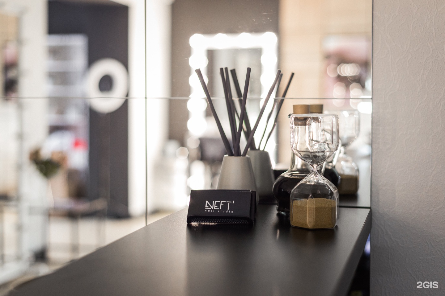 Администратор. Администратор сургут. Ирина семенова сургут. Руководитель турагентства. Гостиничное дело реклама.