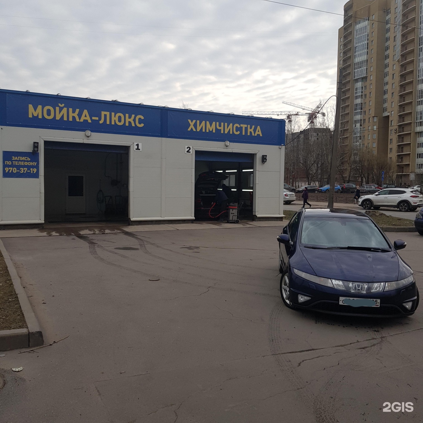 Автомойка Люкс. Люксовый авто на мойке. Первая автомобильная мойка. Автомойка Люкс СПБ.