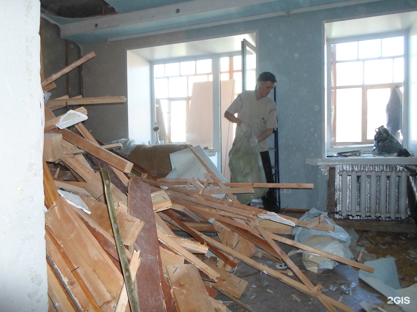 демонтаж пола в квартире картинка. демонтаж стены диафрагмы что это. демонтаж 70. старые разрушенные здания. демонтаж блоков.