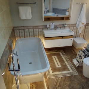 Фото от владельца Аквасити, салон сантехники, керамической плитки и мебели для ванных комнат