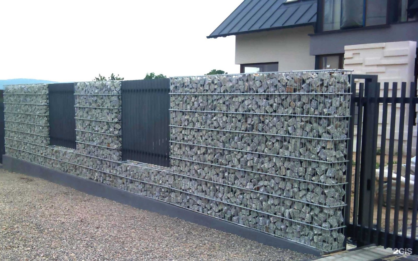 Забор из базальтовой сетки фото