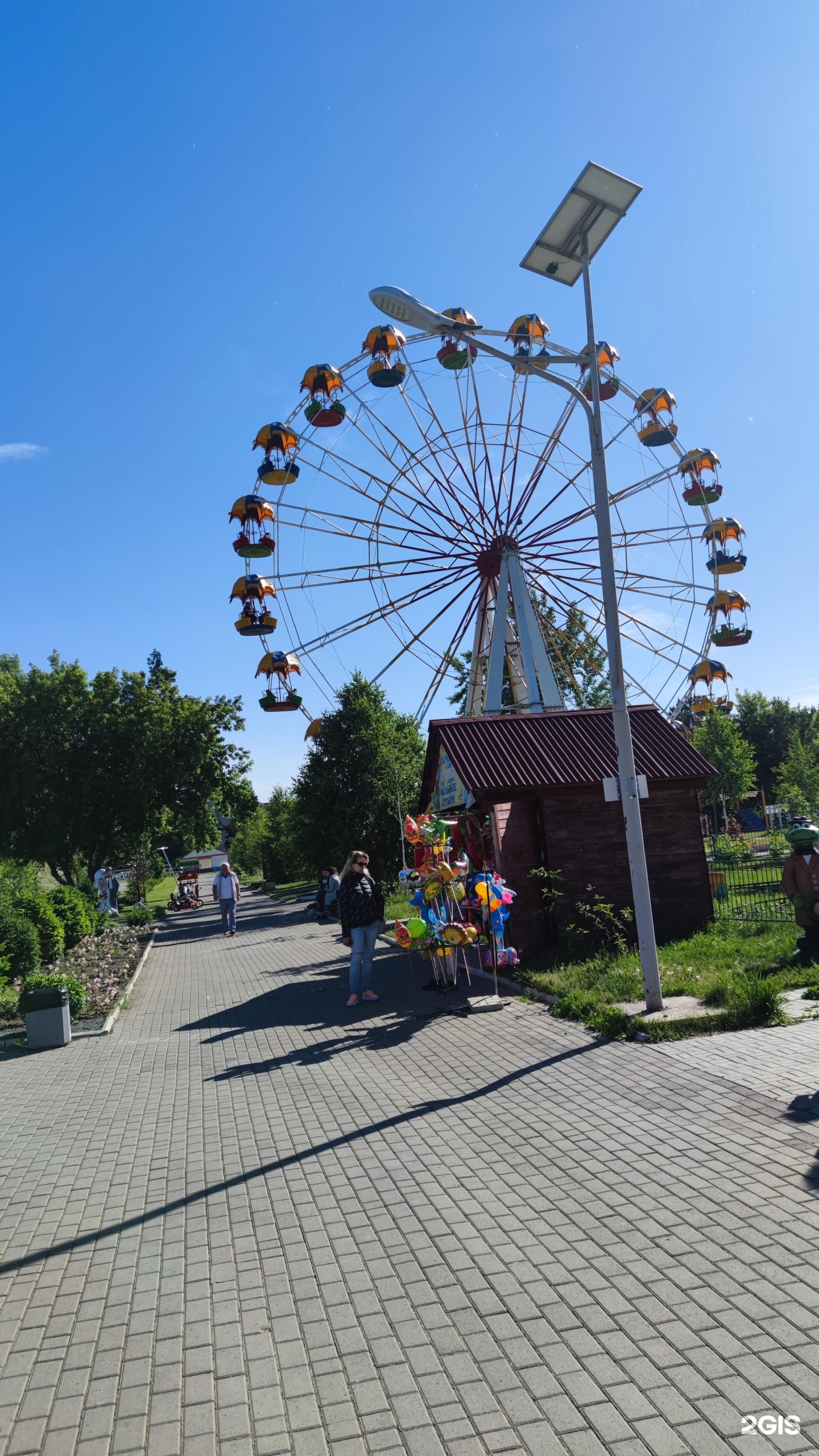 Арлекино алтайский край барнаул парк арлекино фото. Арлекино Барнаул аттракционы. Парк Арлекино Барнаул аттракционы. Парк Арлекино Барнаул беседки.