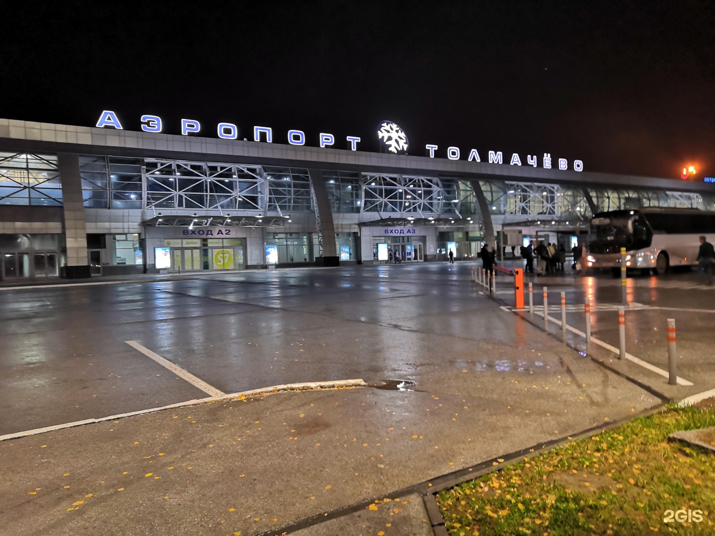 Такси новосибирск аэропорт толмачева. Аэропорт Новосибирск. Аэропорт Новосибирск фото. Аэродром Обь Новосибирск. Новосибирск аэропорт от центра.