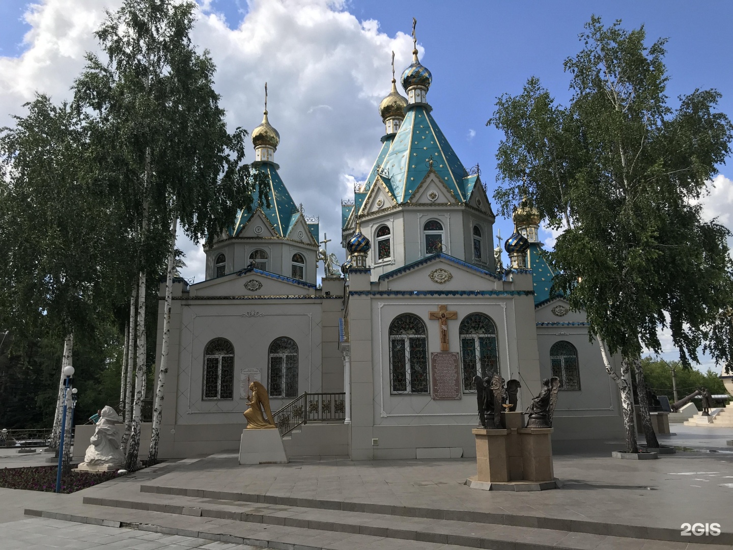 Мать бийск. Храм Покрова Божьей матери Бийск. Храм Пресвятой Богородицы Бийск. Храм Живоначальной Троицы Бийск снесенный. Градо Бийский Троицкий собор.