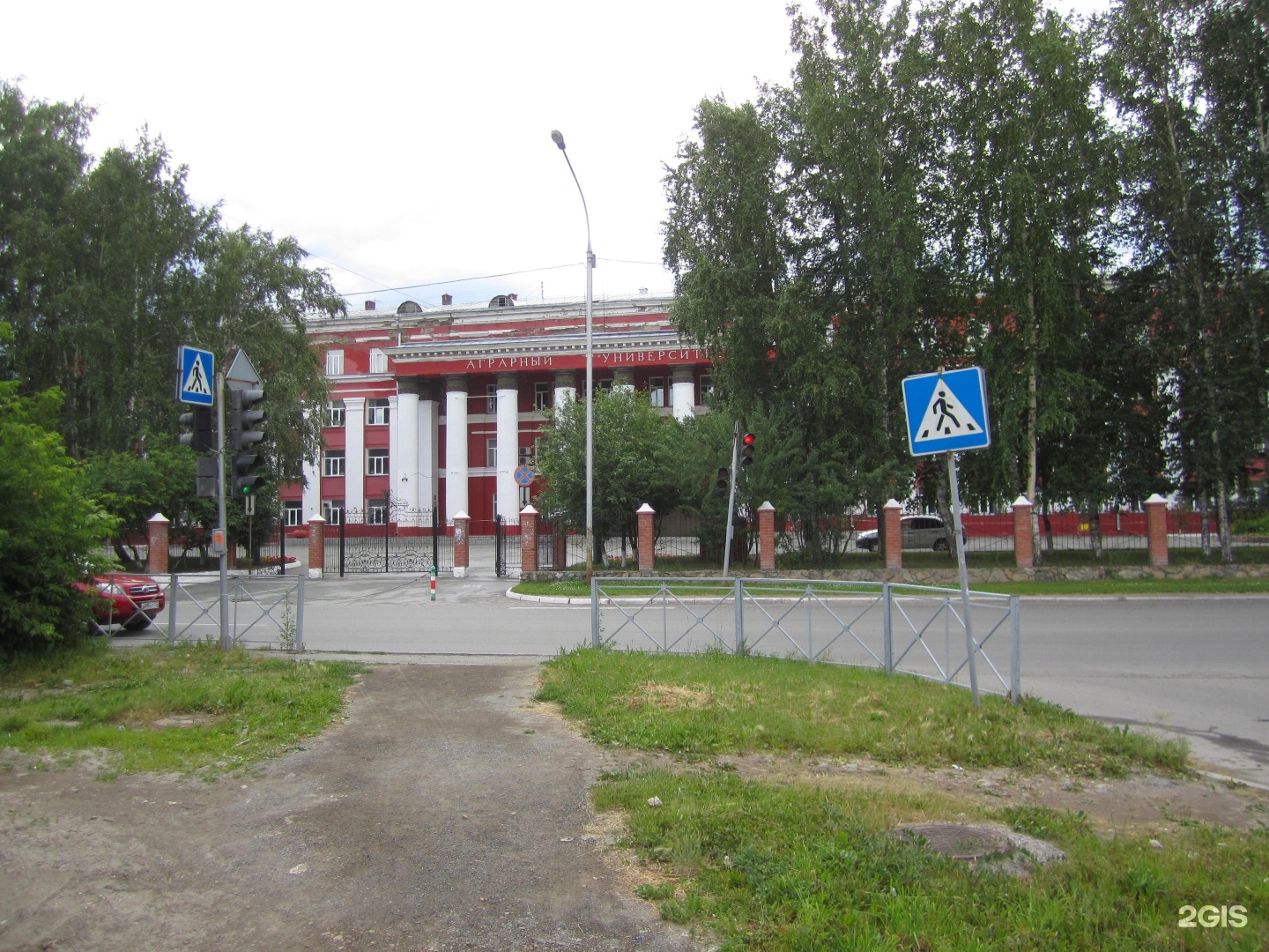 Новосибирский гау. Стадион НГАУ Новосибирск. Остановка НГАУ Новосибирск.