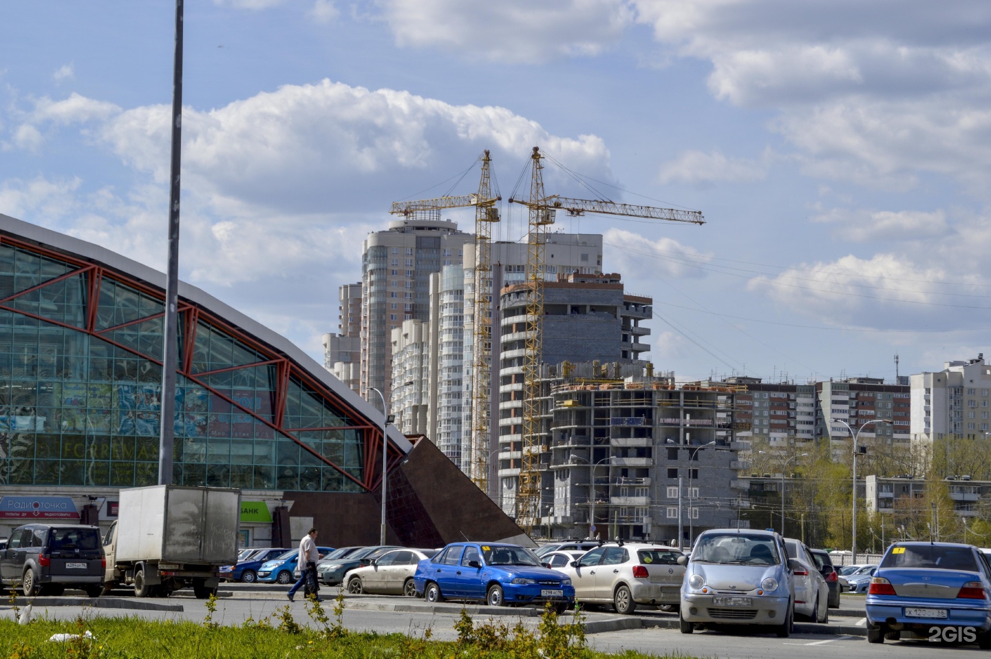 Екатеринбург дирижабль сегодня. Ботаника Екатеринбург дирижабль. ТЦ дирижабль на профсоюзной. Дирижабль Долгопрудный торговый центр. Дирижабль новые Черемушки.