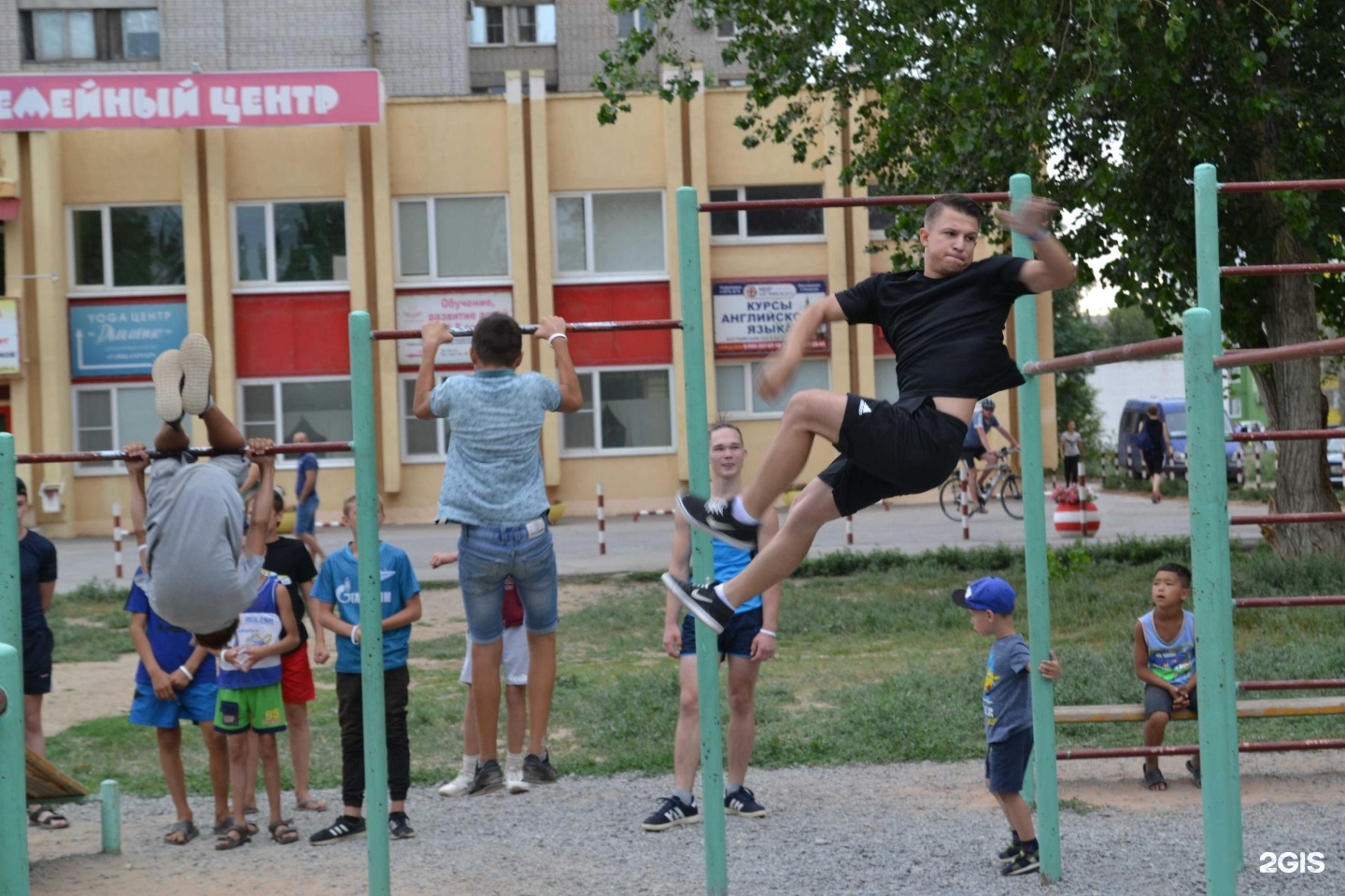 Юность волжский. Дворец молодежи Юность Волжский. Профсоюзов 13а Волжский. Молодежная 13а Волжский. Волжский дм Юность бульвар профсоюзов 13.