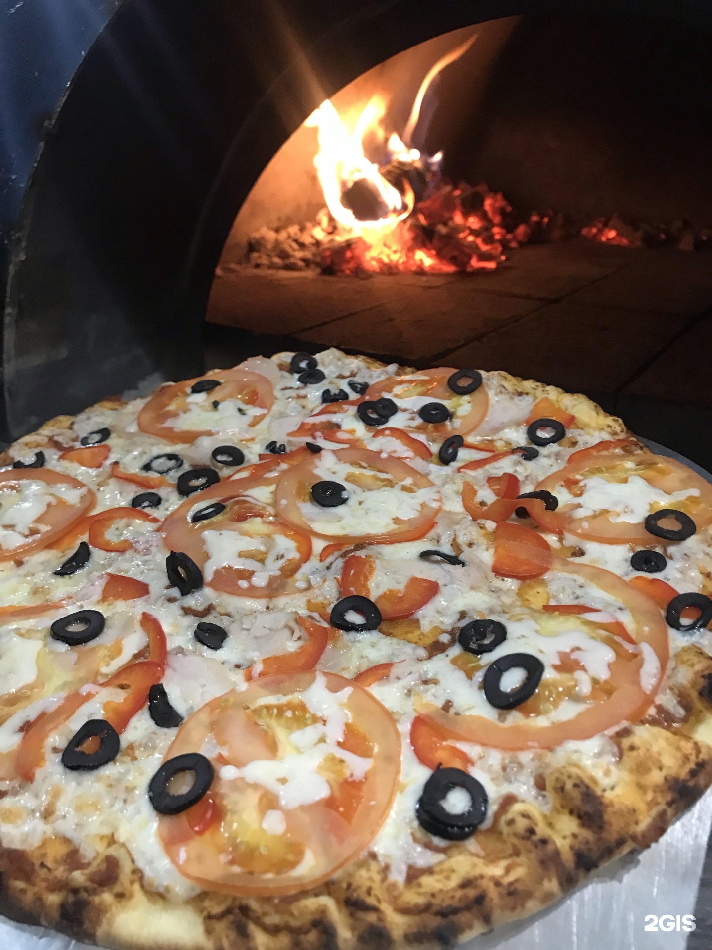 Шагольские баньки челябинск. Lava pizza пиццерия. Пицца в кафе. Гондола пицца. Мейк лав пицца Томск.