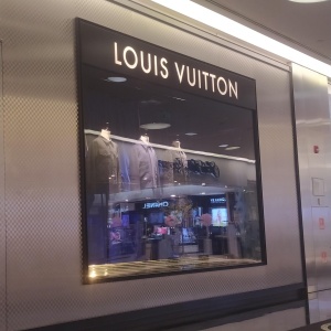 Фото от владельца Louis Vuitton, магазин брендовой одежды и аксессуаров
