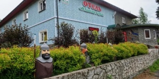 Луга: Отель У лысой горы
