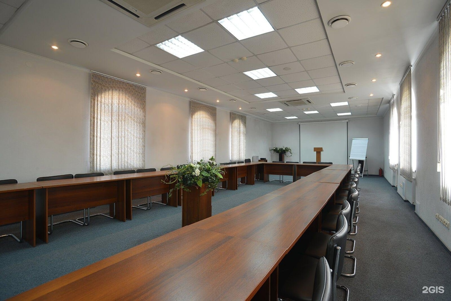 гостиница камелот омск. конференц зал омск. красный путь 153 3. красный путь 153 3. интерьер в стиле камелот.