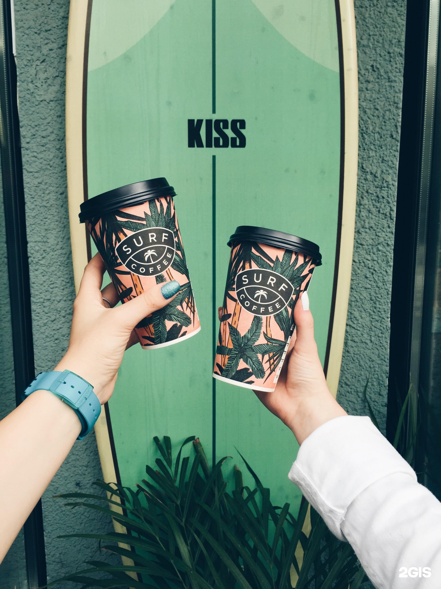 Surf coffee x nikola. Surf Coffee Москва. Surf Coffee x Akademik, Москва. Серф кофе кофе. Surf Coffee напитки.