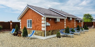 Морозовский: Гостевой дом Ясенская коса-Азовская краса