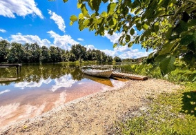 Глэмпинг А у реки в Московской области
