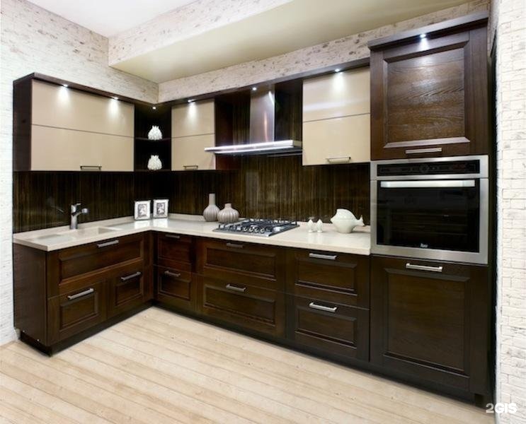 Кухня дуб темный. Кухонный гарнитур коричневый. Кухня в стиле венге. Кухни цвета венге.