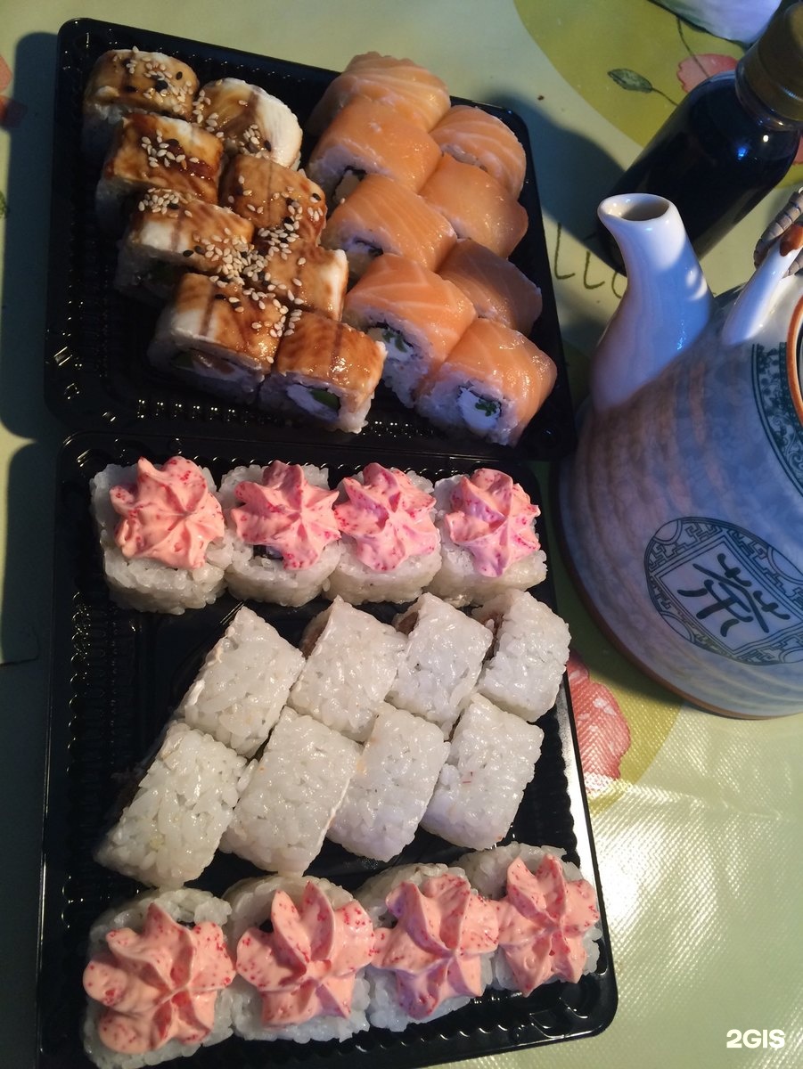 сайори, суши & роллы, новосибирск. роллы нск. суши на горском новосибирск. меню доставки суши. роллы на черном фоне.