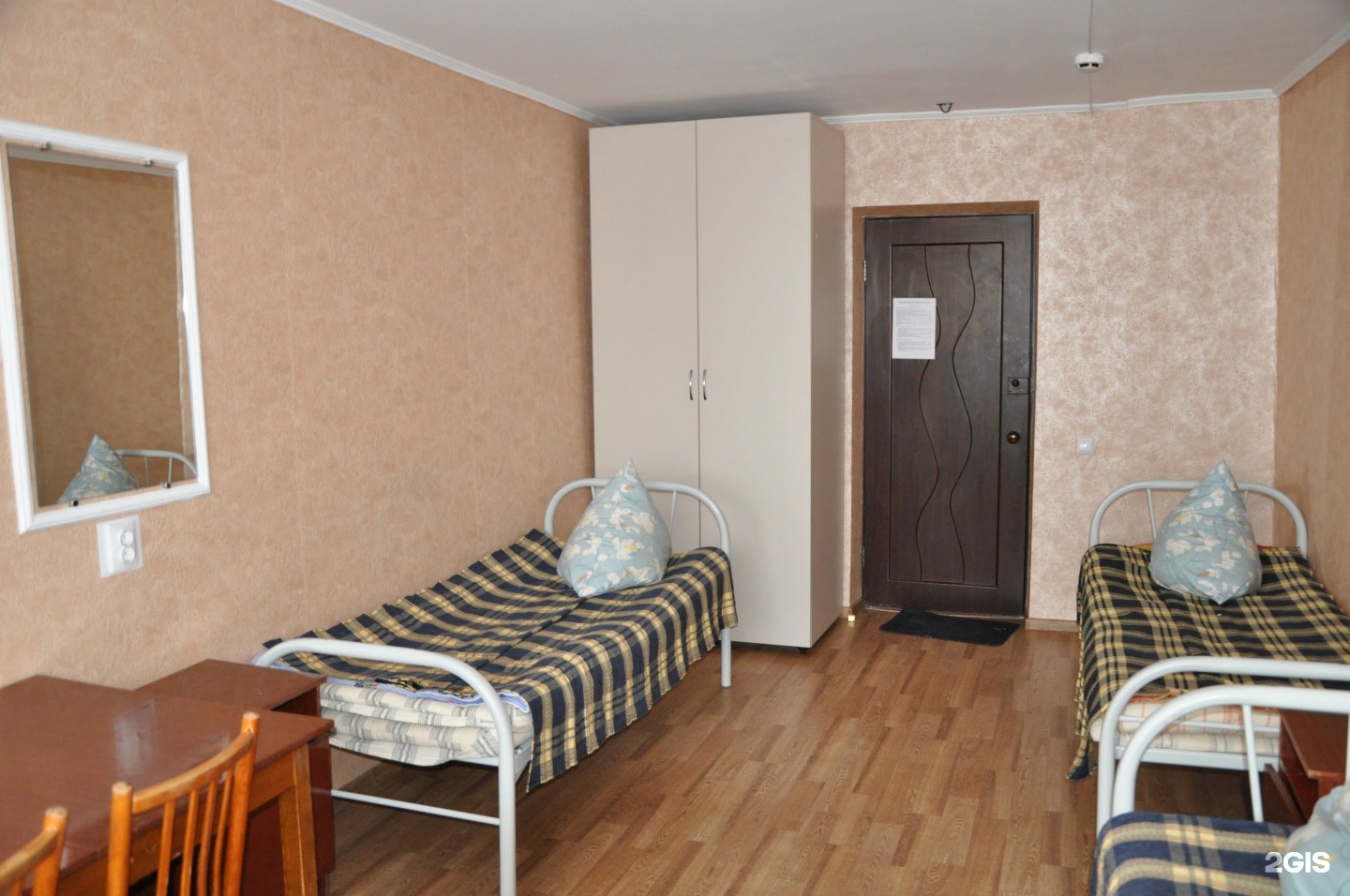 Комнаты в общежитиях в барнауле. Общежитие 4 СИБУПК Новосибирск. Общага гостиничного типа. Комната в общежитии гостиничного типа. Блочная комната в общежитии.
