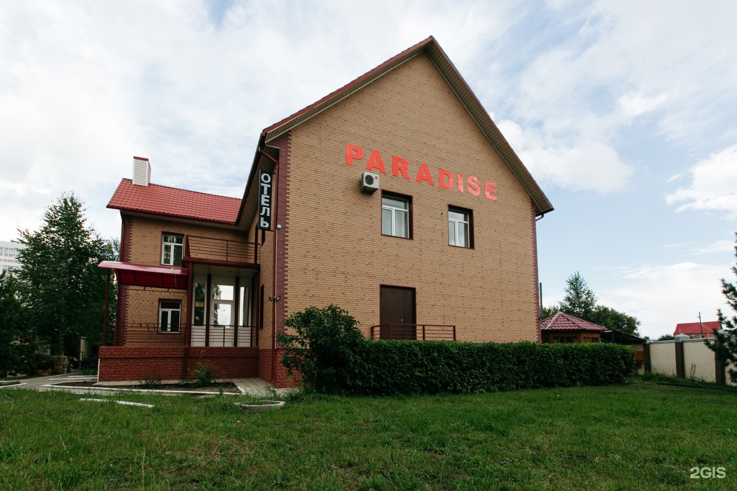 Парадиз новосибирск. 1-Я Чулымская 156 Новосибирск. Paradise Новосибирск улица Чулымская. 1 Чулымская 156 коттедж. Коттедж Парадиз Новосибирск.