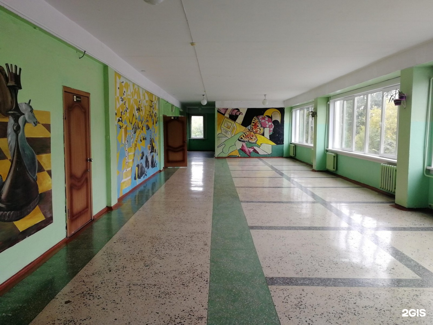 Школа 75 новосибирск. Школа 202 Новосибирск. Школа 202 внутри.