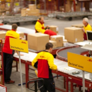 Фото от владельца DHL, международная компания экспресс-доставки корреспонденции и грузов