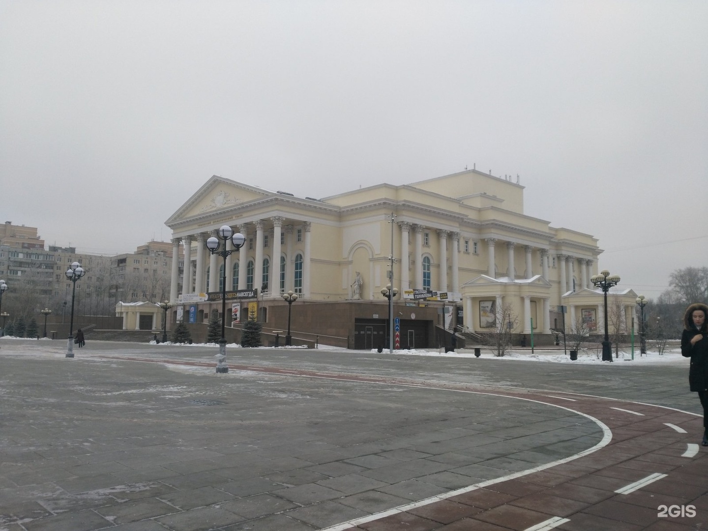 Тюменский драматический театр площадь