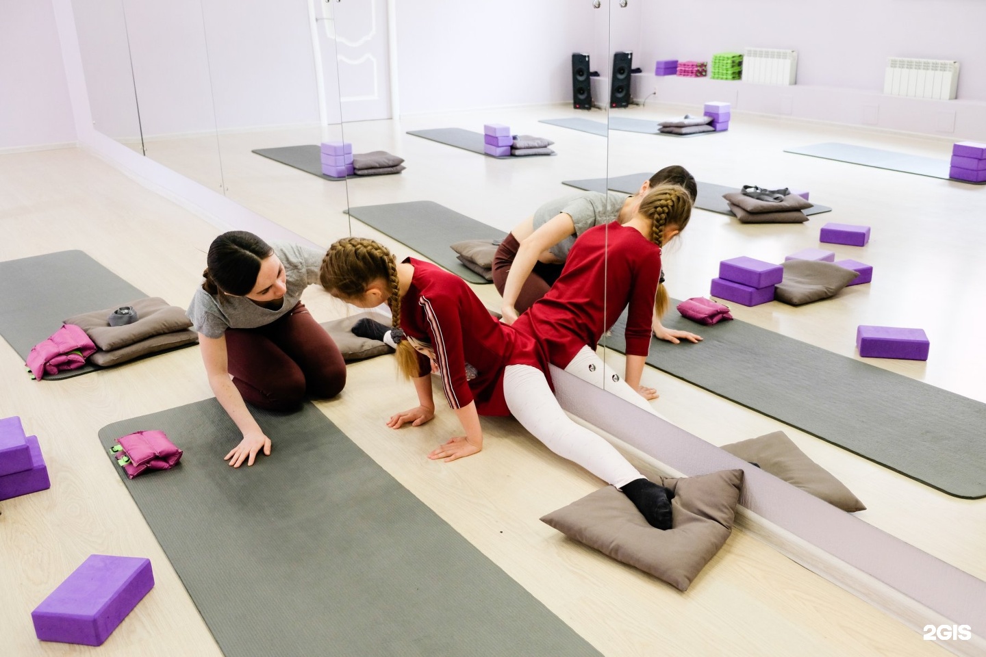 Студия танца "bionika". Зал для растяжки. Пермь. Зал для стретчинга. Студия растяжки пермь.