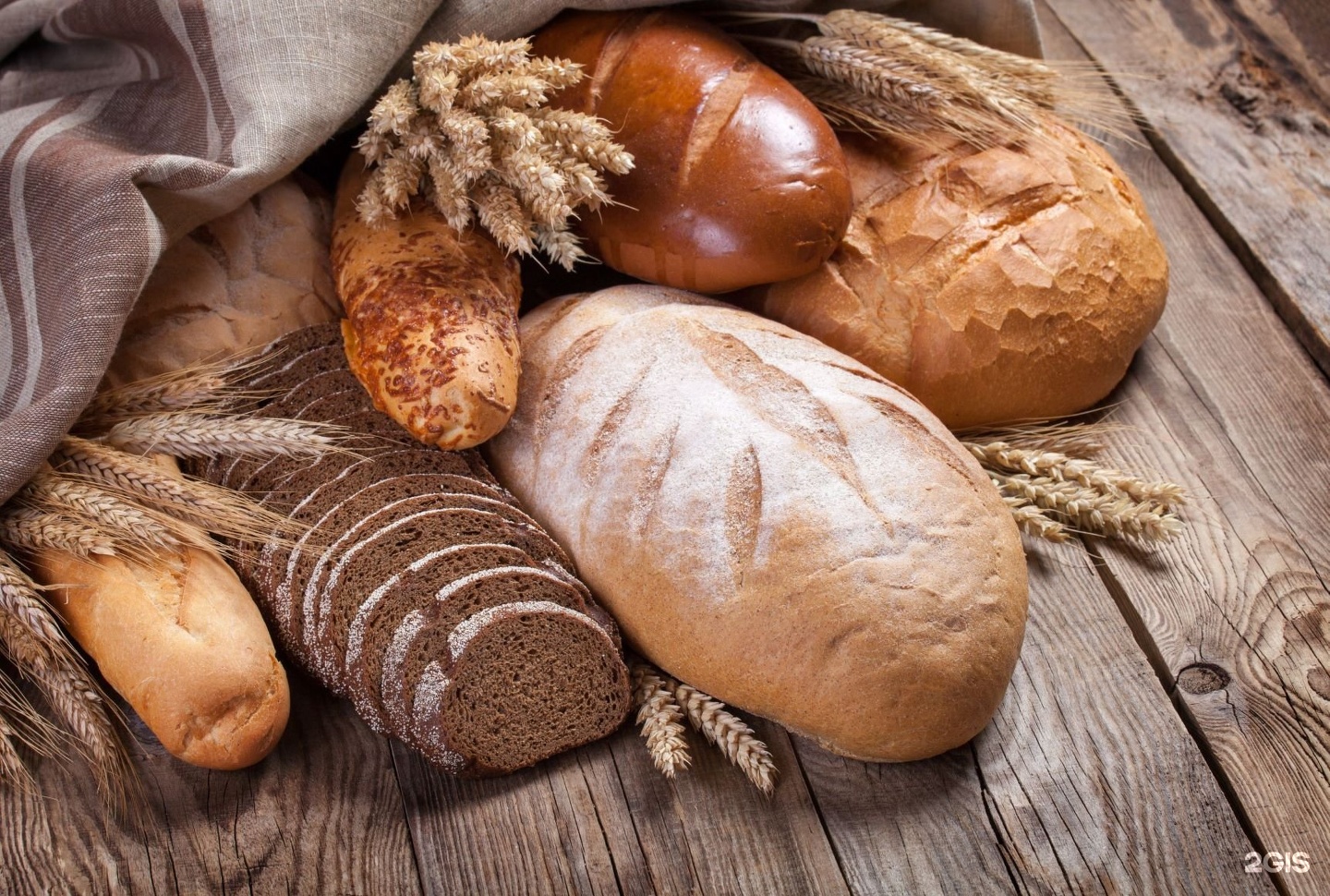 Хлеб. Хлебобулочные изделия пекарня. Хлеб булочки. Красивый хлеб.