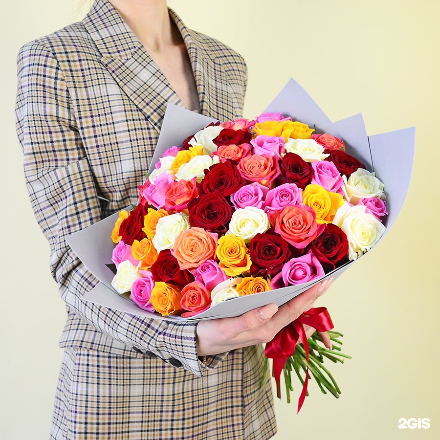Заказать цветы в ярославле. Букет цветов с доставкой. Букет 50 разноцветных роз.
