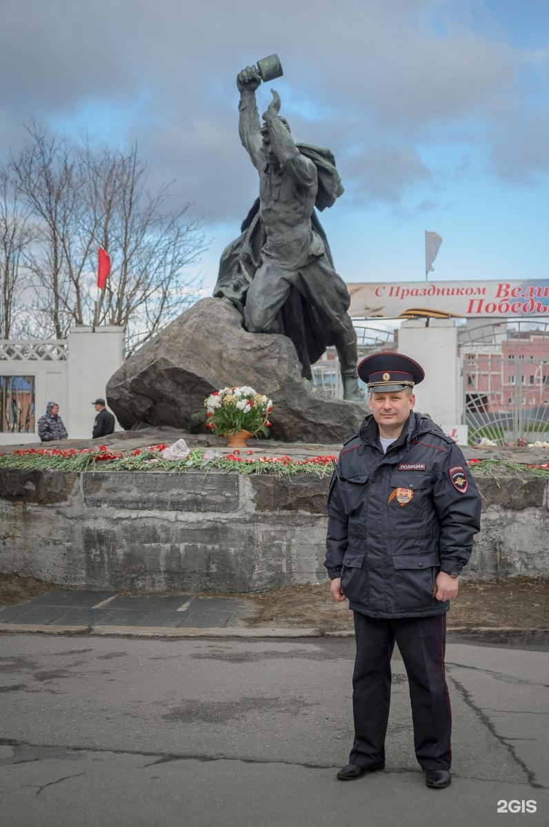 Полиция дзержинский. Памятник Анатолию Бредову в Мурманске. Отдел полиции Дзержинского района Пермь. Дзержинский районный Пермь. Кировский район Дзержинского.