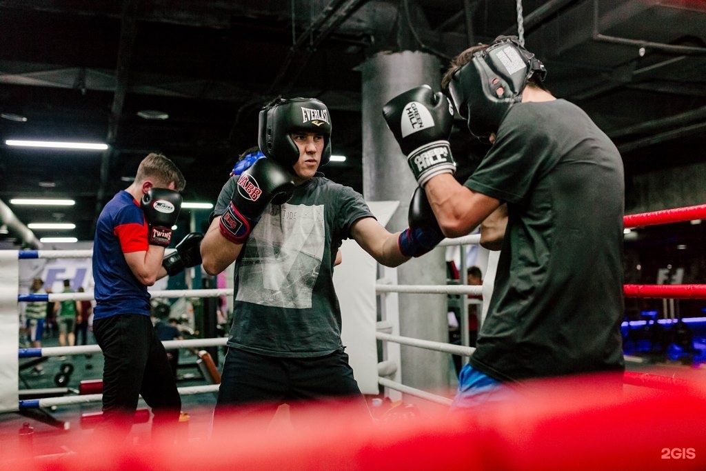 Boxing club. Боксерский клуб. Боксинг клуб. Бокс клуб Мытищи. КИК бокс клуб делие.