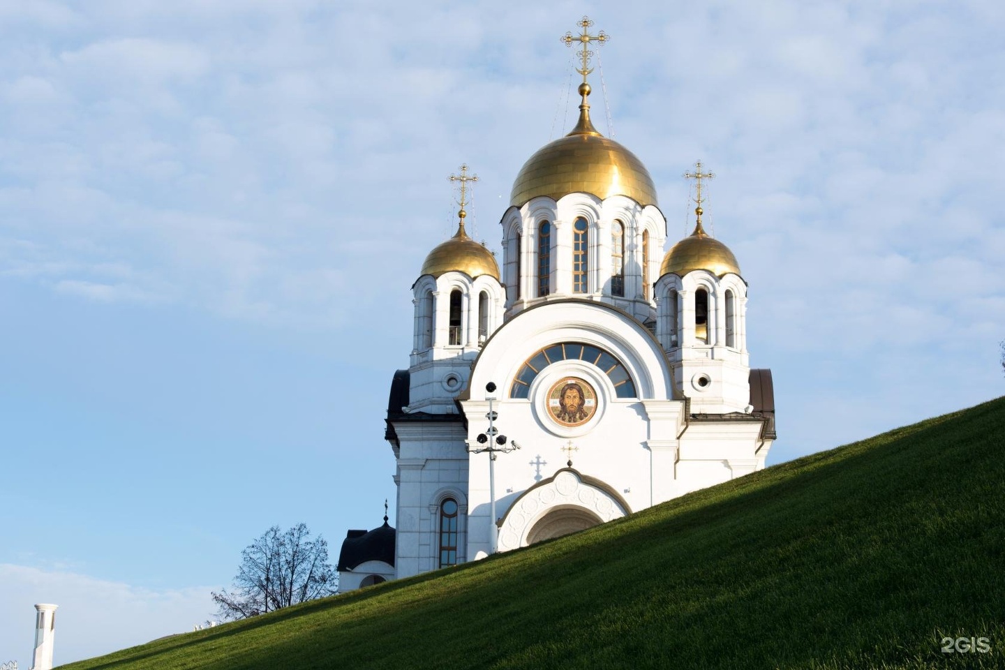 Храм георгия победоносца в голубом. Церковь Георгия Победоносца Самара. Храм Георгия Победоносца Екатеринбург. Храм в честь Святого великомученика Георгия Самара. Маяковского 11 Самара храм.