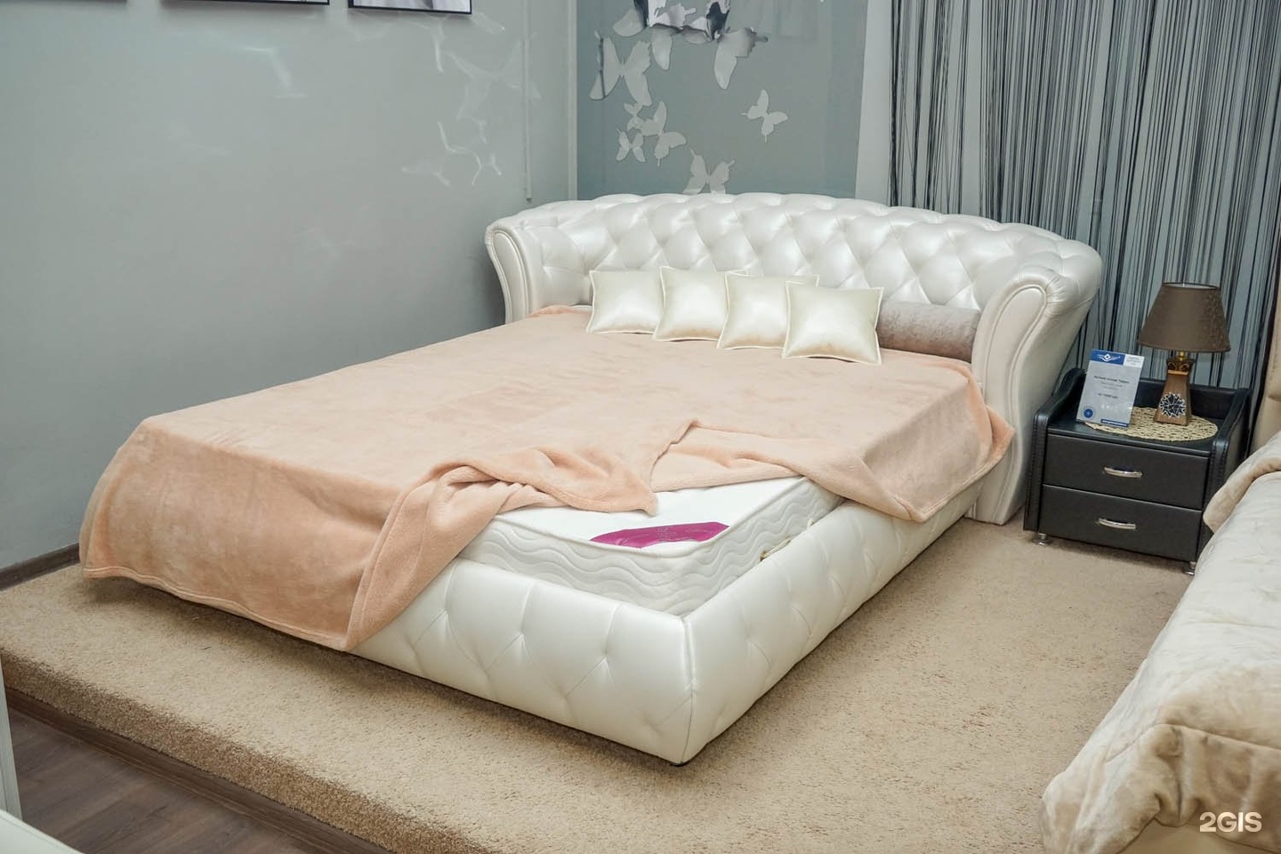 Купить кровать киров недорого. Кровать Tatami Гармония. Кровать Орхидея. Салон кроватей. Салон кроватей и матрасов.