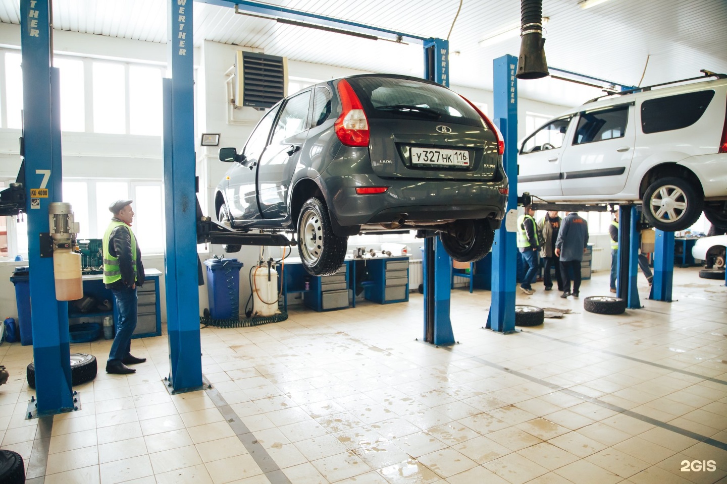 Казань минск. Скай сервис Казань. Service Center, Казань. Минская 1 автосалон.