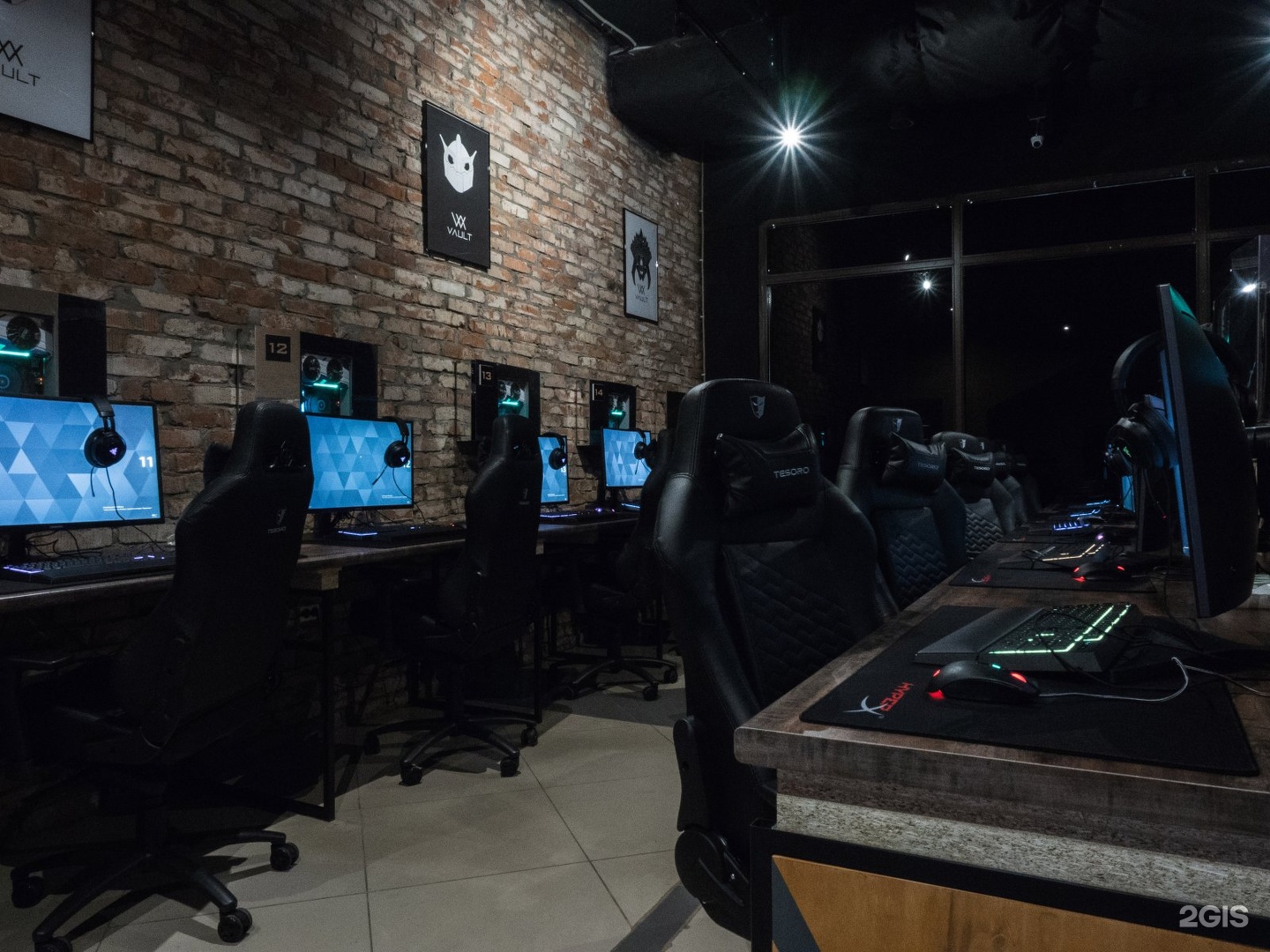 Компьютерный клуб казань. Интернет кафе казань. Локал компьютерный клуб. Игровой клуб казань. Винстрайк таверн казань.