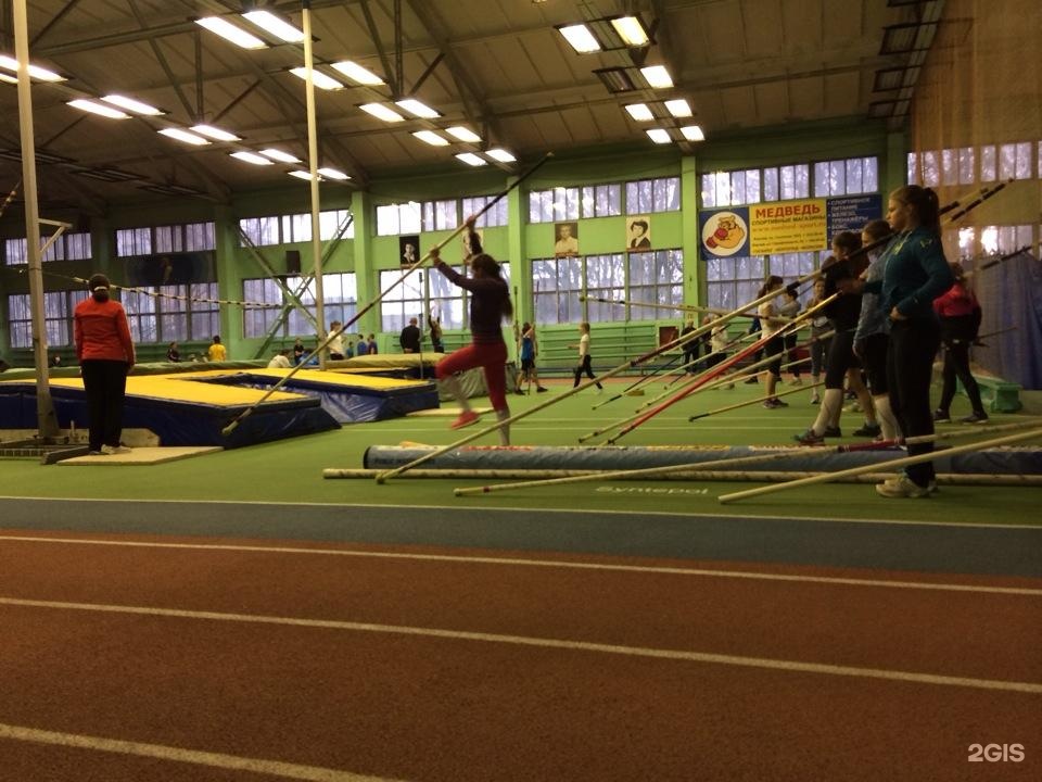 Манеж дгту ростов на дону. Легкоатлетический манеж дгту. Манеж дгту ростов на дону. Спортивный манеж дгту. Юфимцева 16 манеж дгту.