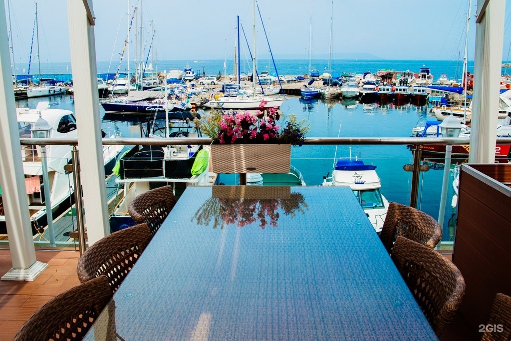 Лейтенанта шмидта, 17а фото. 7 футов ресторан. Кафе парус владивосток. Семь футов владивосток ресторан терраса. Грани владивосток ресторан.