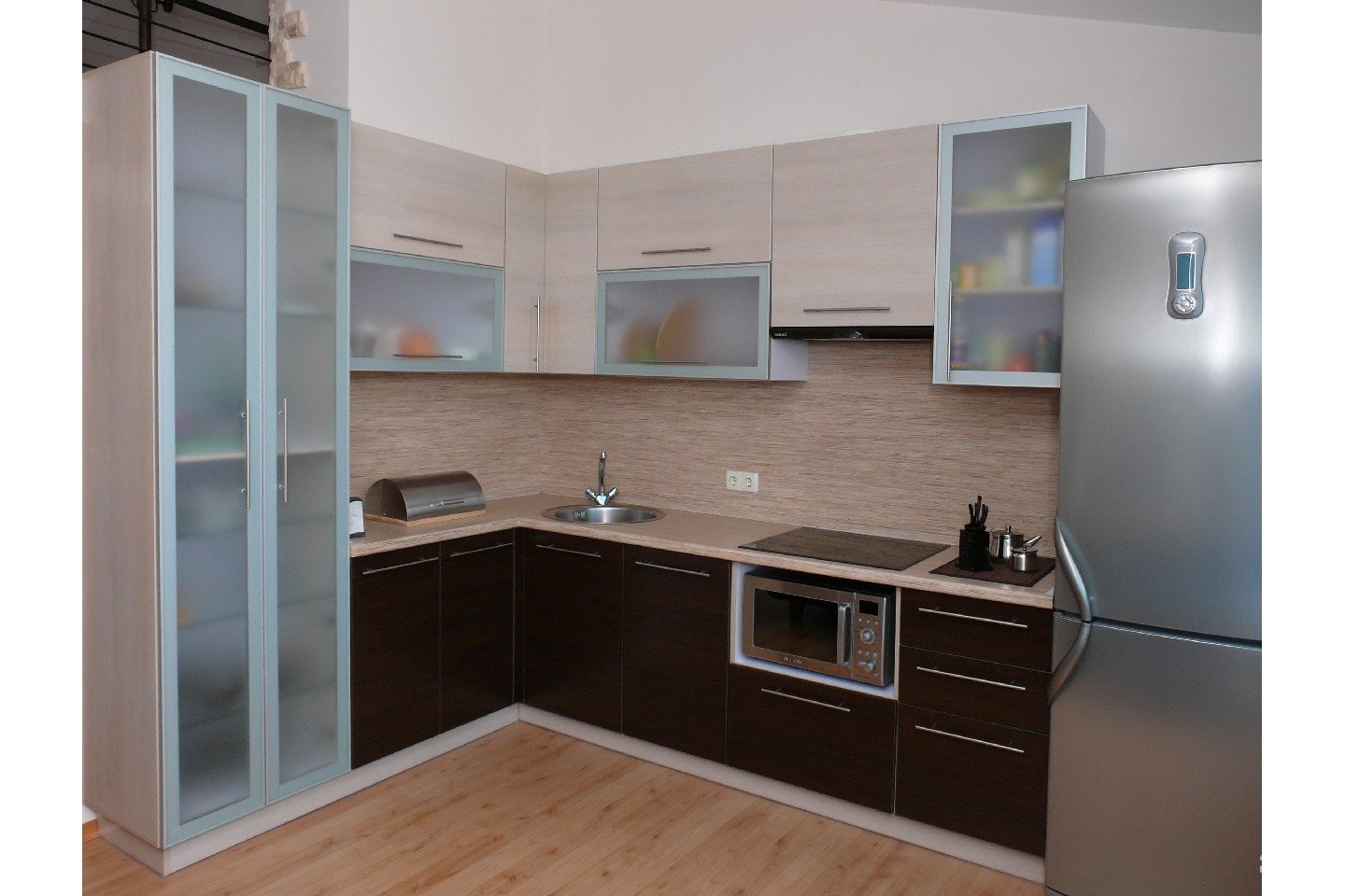 Кухонный гарнитур с пеналом фото для маленькой кухни фото